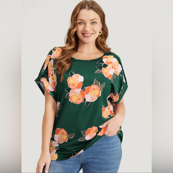 BloomChic Tops - BloomChic NWT Floral Printed Roll Tab Sleeve Army Green Blouse Women Size 26